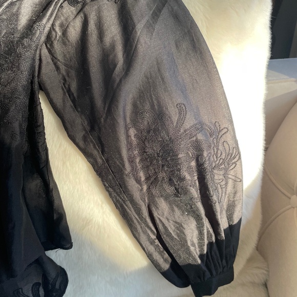 H and M black blouse - Picture 3 of 4